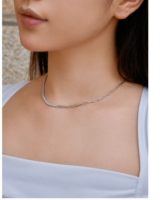 Sterling silver chain with zirconium pendant