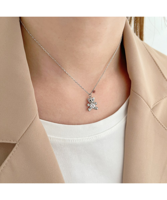 Sterling silver chain with zirconium pendant