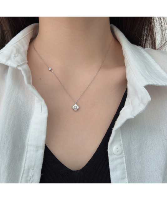 Sterling Silver chain with zircons and mother-of-pearl