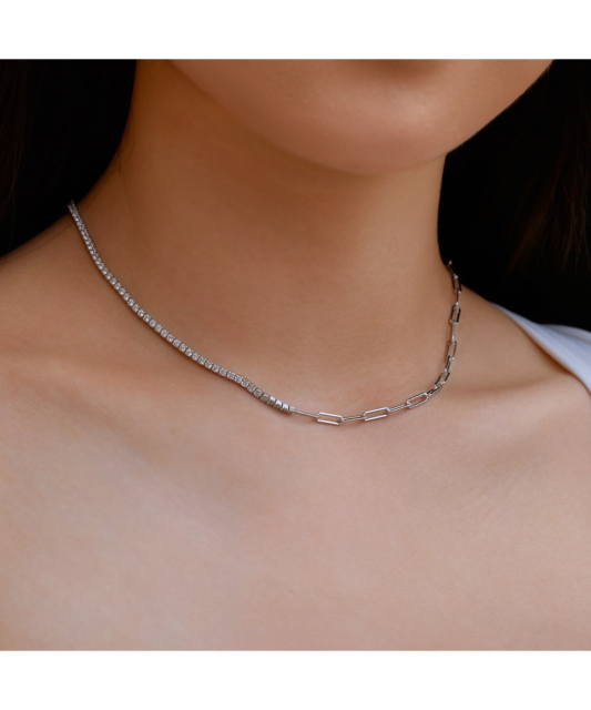 Sterling silver chain with zirconium pendant