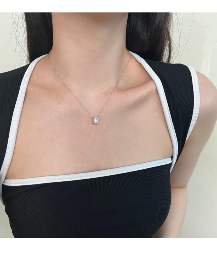 Sterling silver chain with zirconium pendant