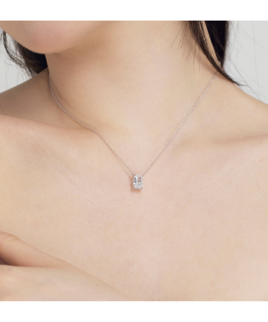 Sterling silver chain with zirconium pendant