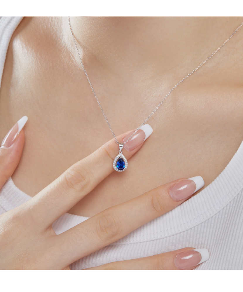 Hopeinen ketju zirkoniriipuksella