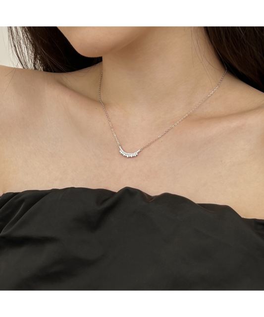 Sterling silver chain with zirconium pendant