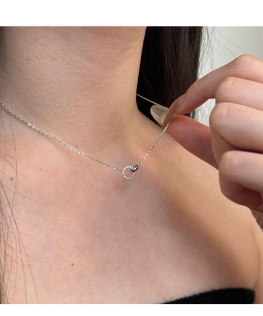 Sterling silver chain with zirconium pendant