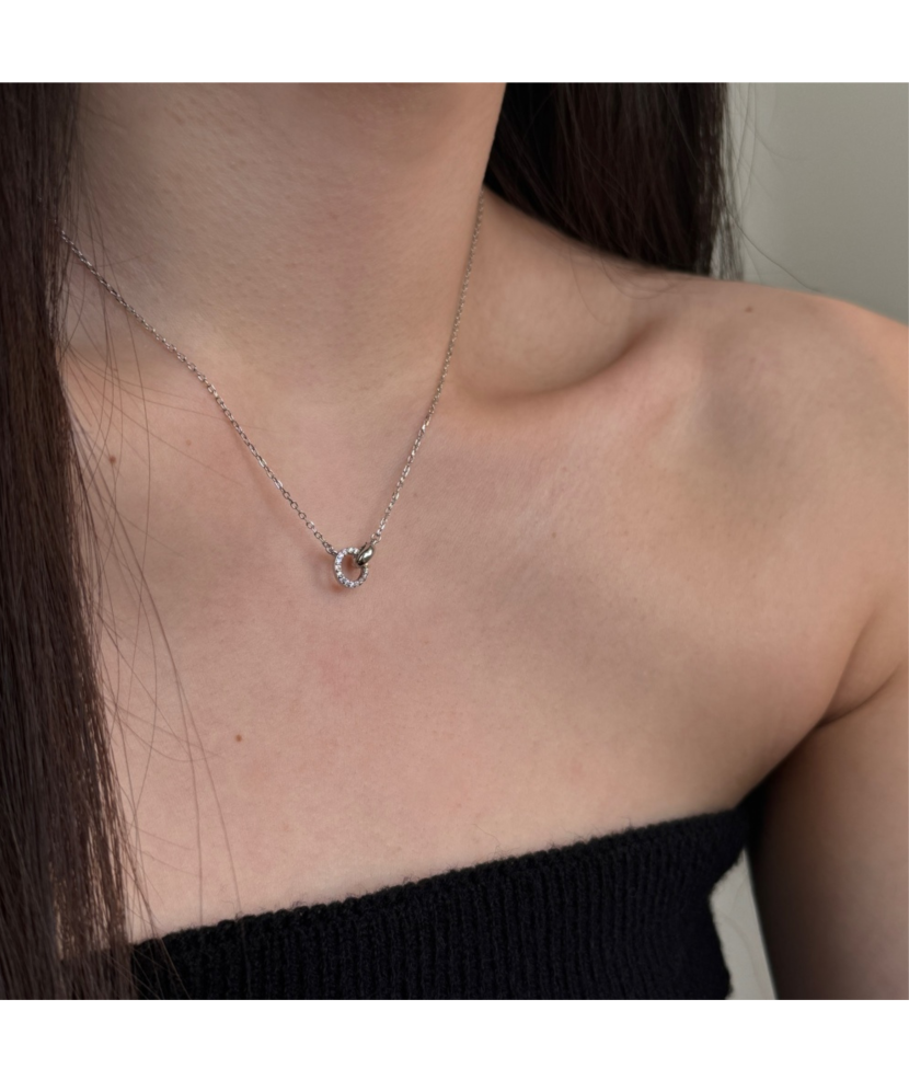 Sterling silver chain with zirconium pendant