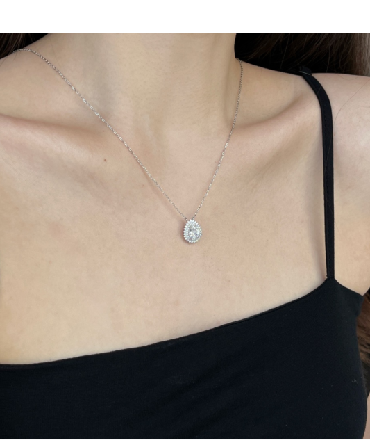 Hopeinen ketju zirkoniriipuksella