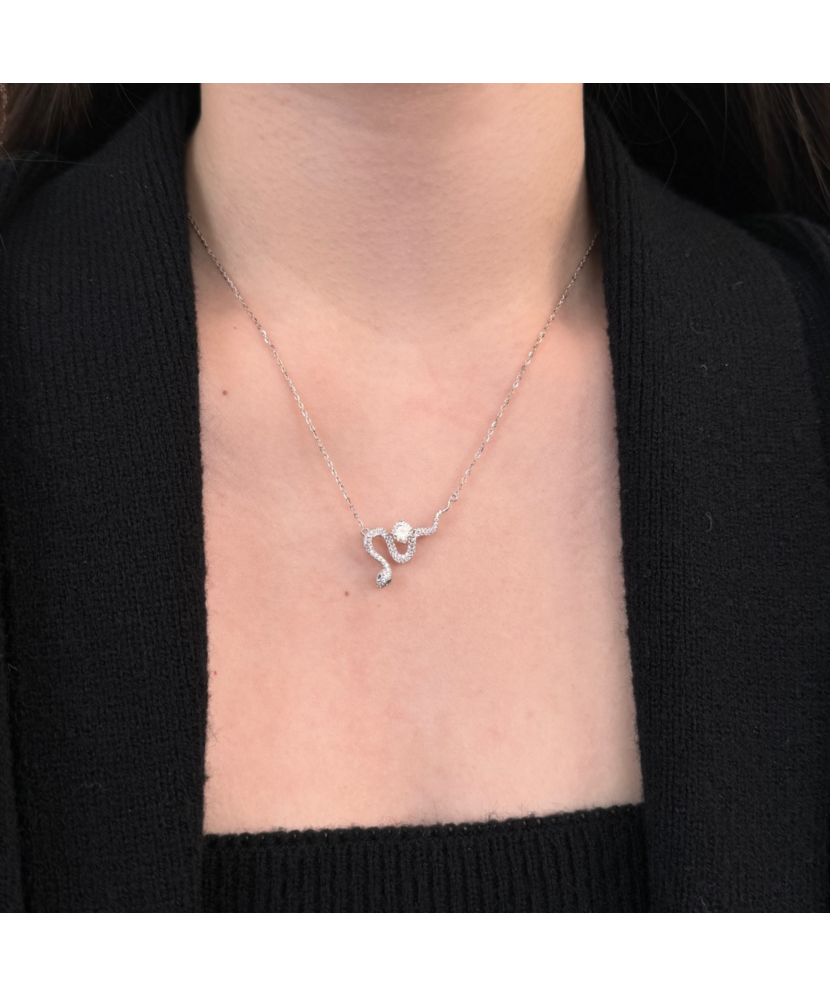 Sterling silver chain with zirconium pendant