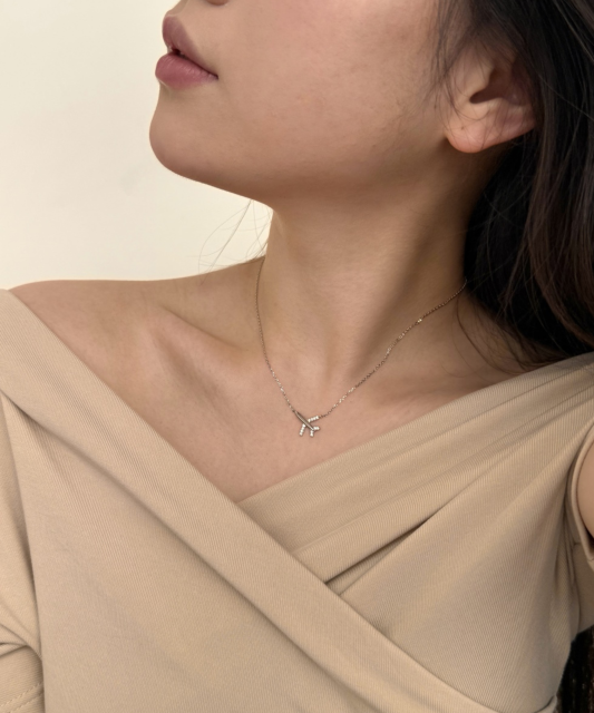 Sterling silver chain with zirconium pendant