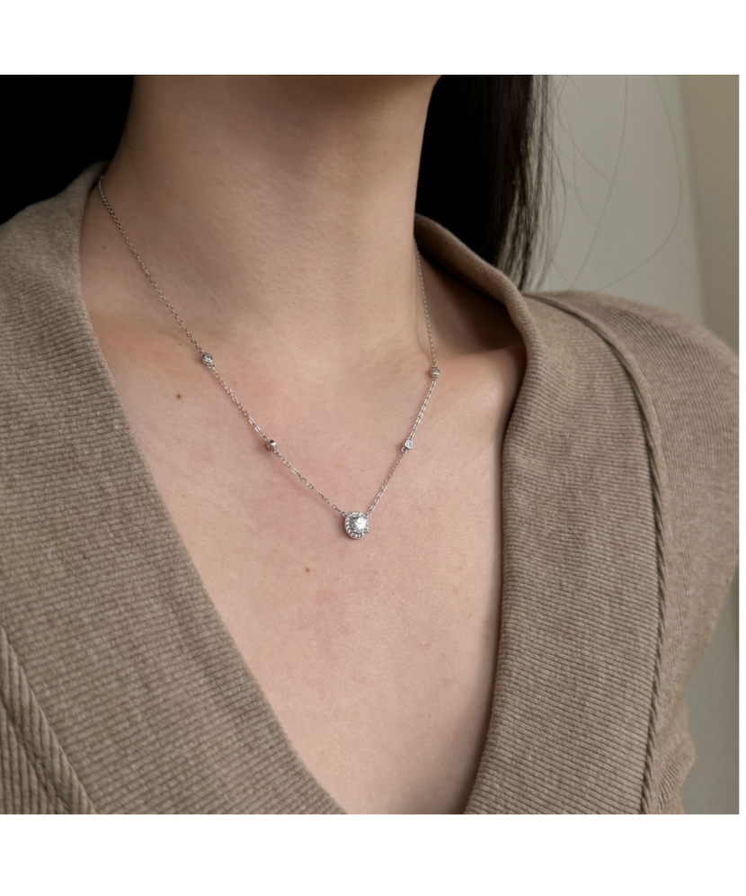 Sterling silver chain with zirconium pendant