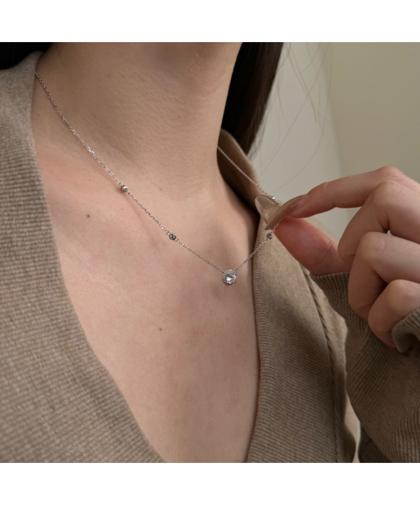 Sterling silver chain with zirconium pendant