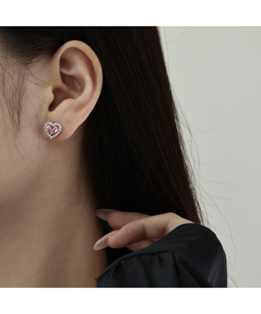 Hopeiset korvakorut zirkoneilla