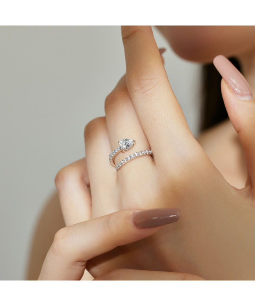 Sterling silver ring with zircons