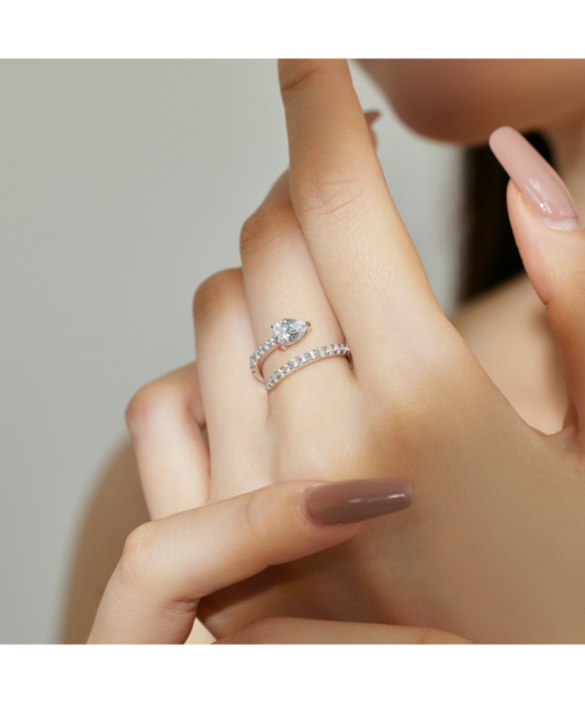 Sterling silver ring with zircons