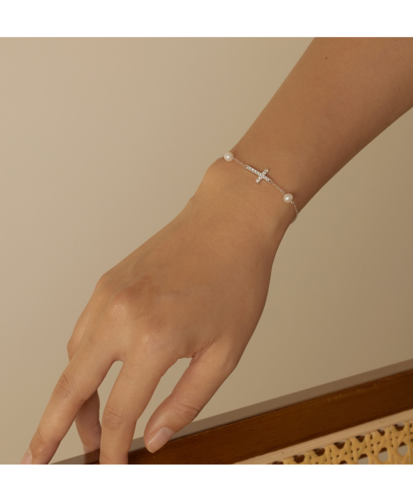 Sterling Silver bracelet with pearl and zircons