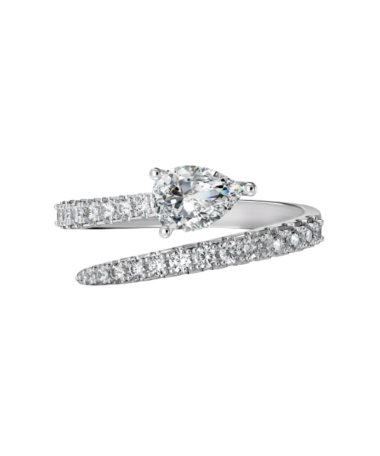 Sterling silver ring with zircons