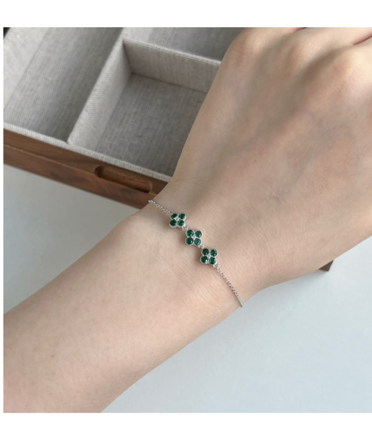 Hopeinen rannekoru zirkoneilla