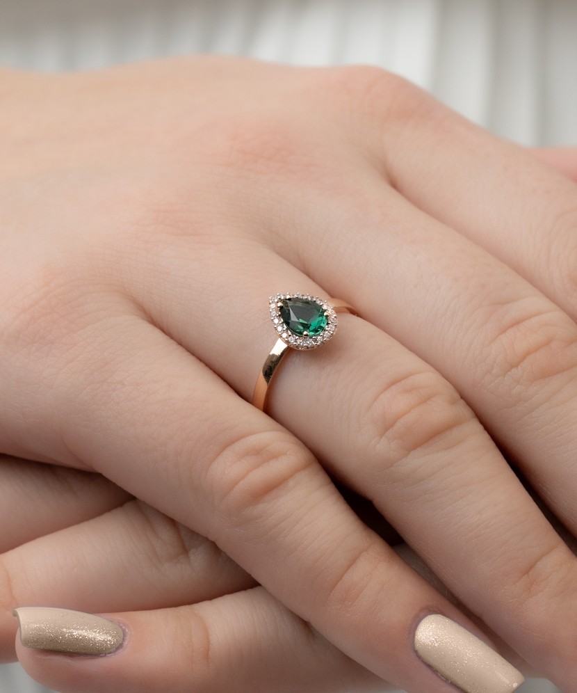 Gold ring with zircons