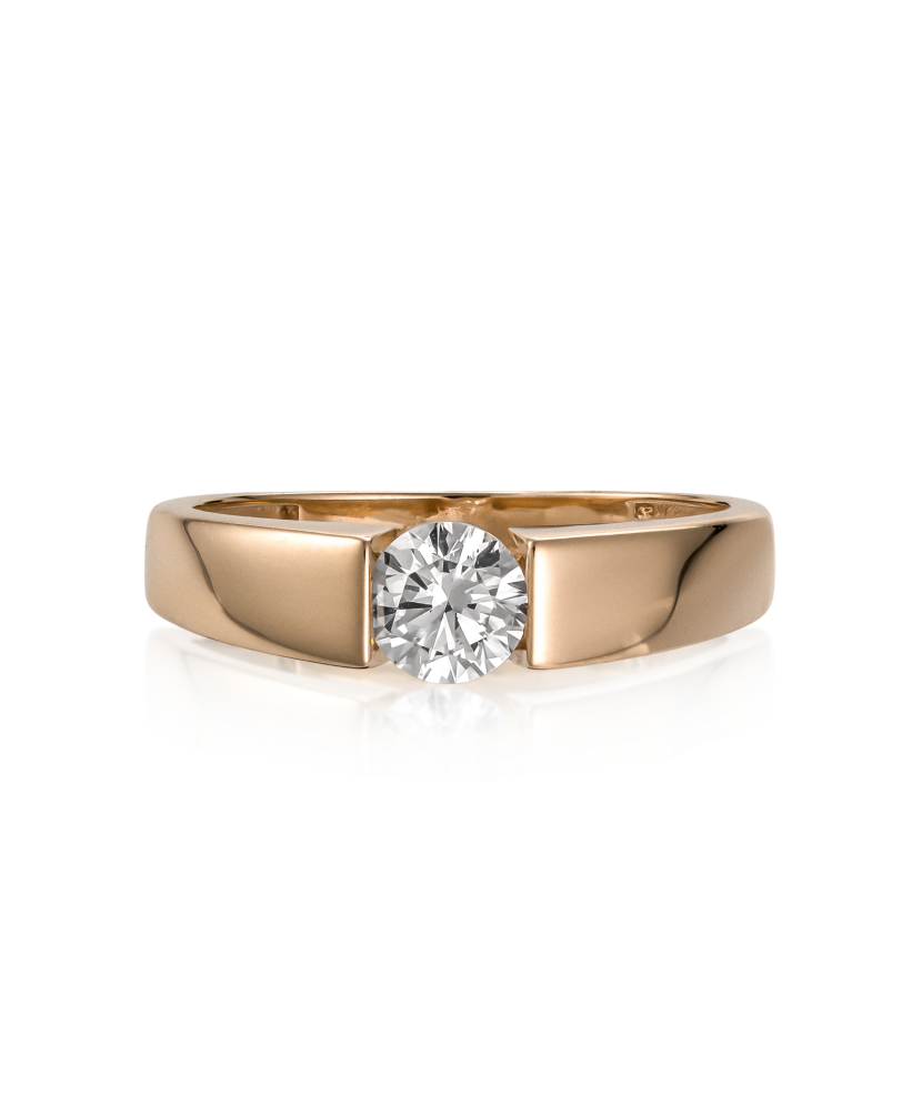 Gold ring with zirconium