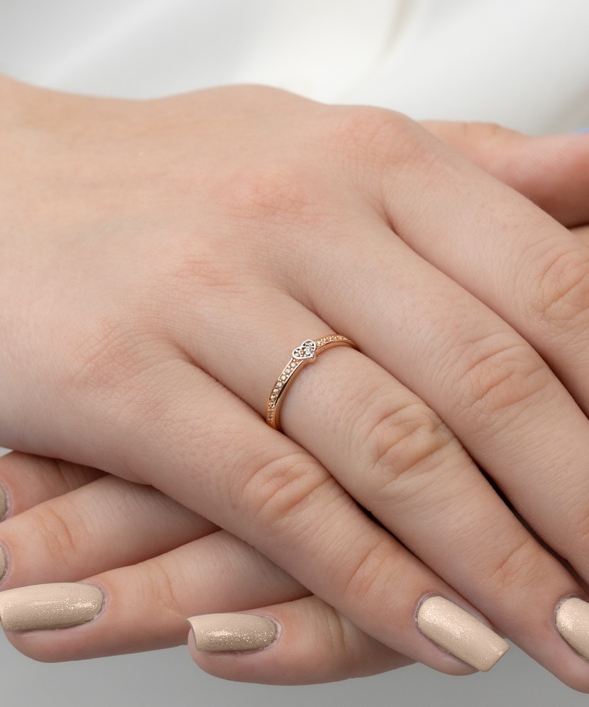 Gold ring with zircons