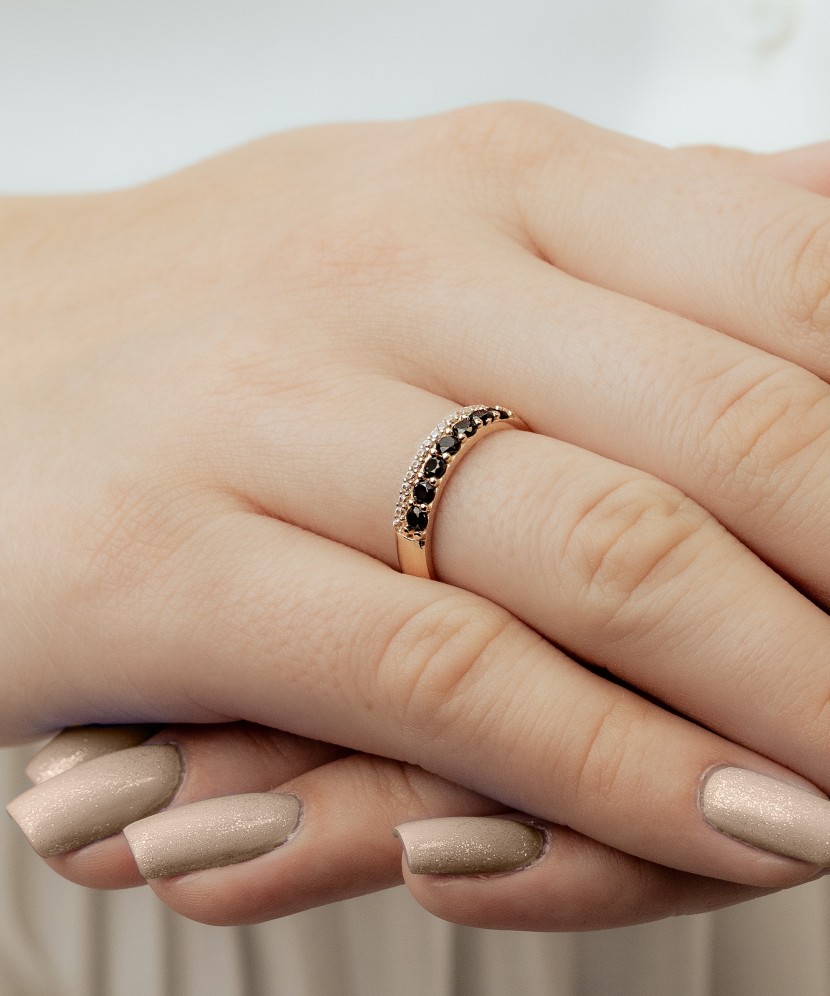 Gold ring with zircons