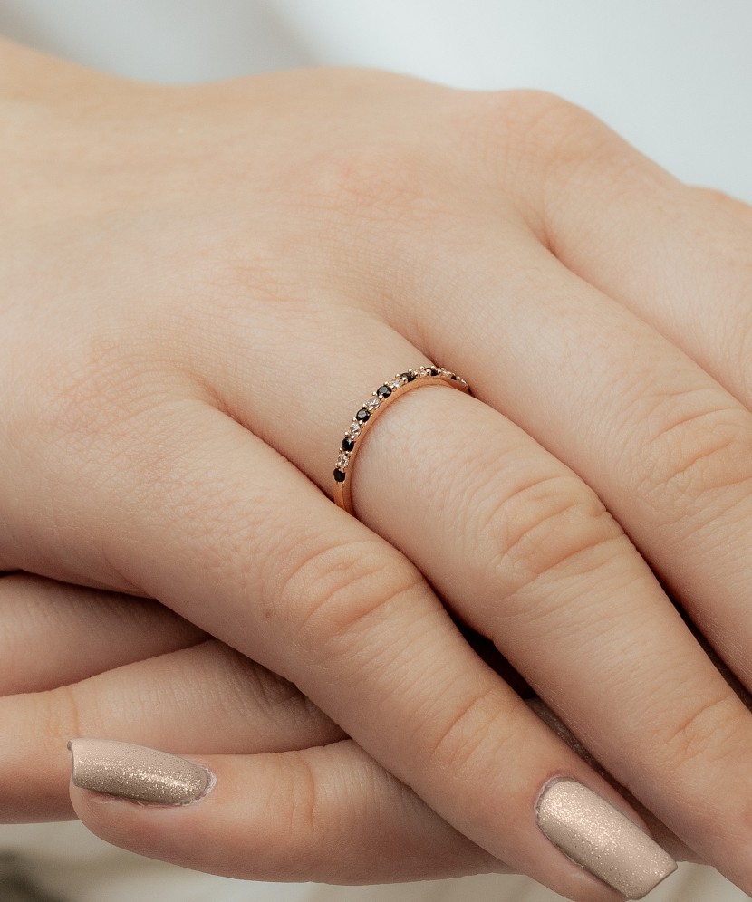 Gold ring with zircons