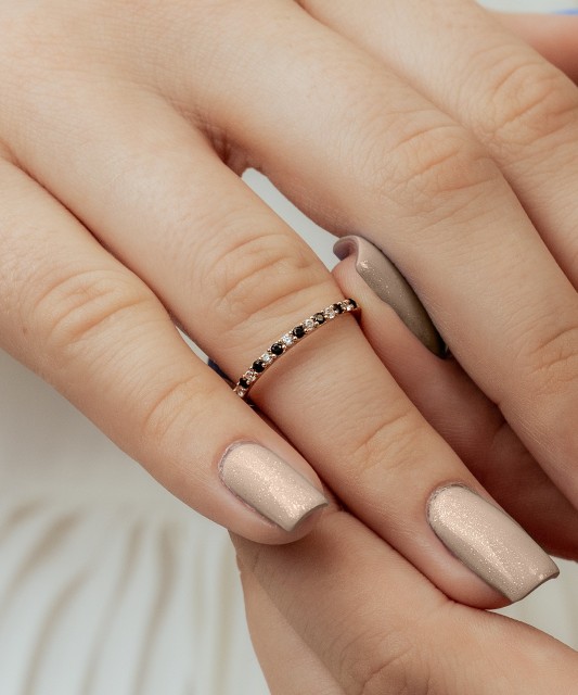 Gold ring with zircons