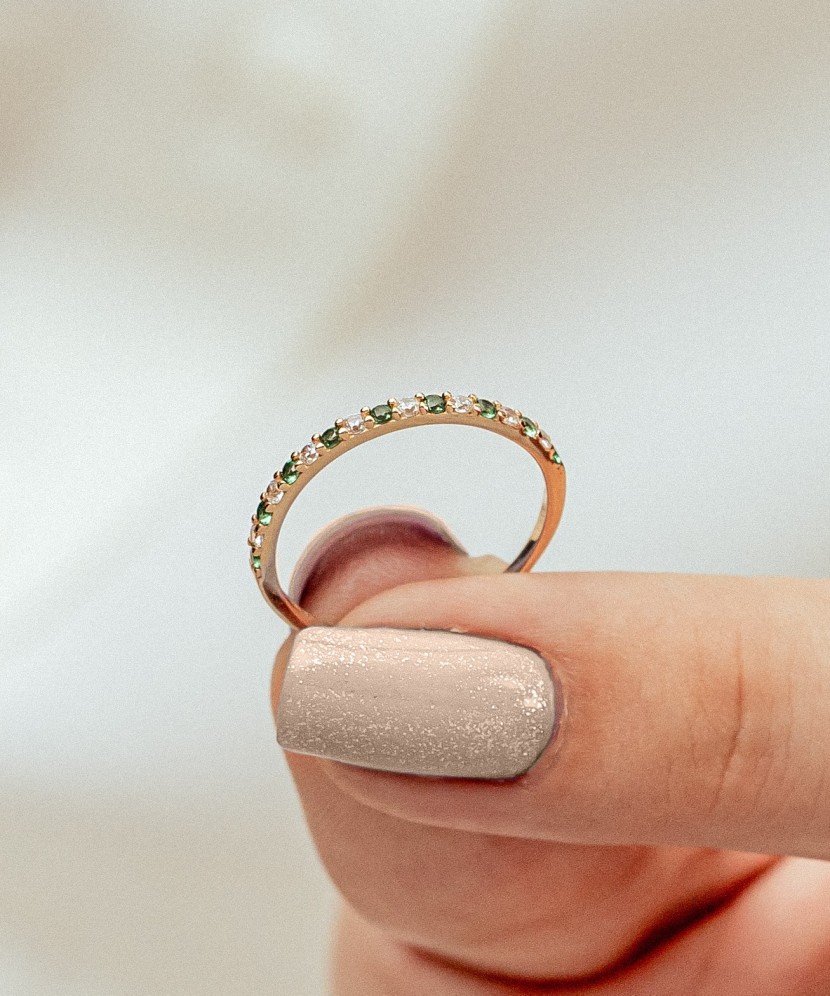 Gold ring with zircons