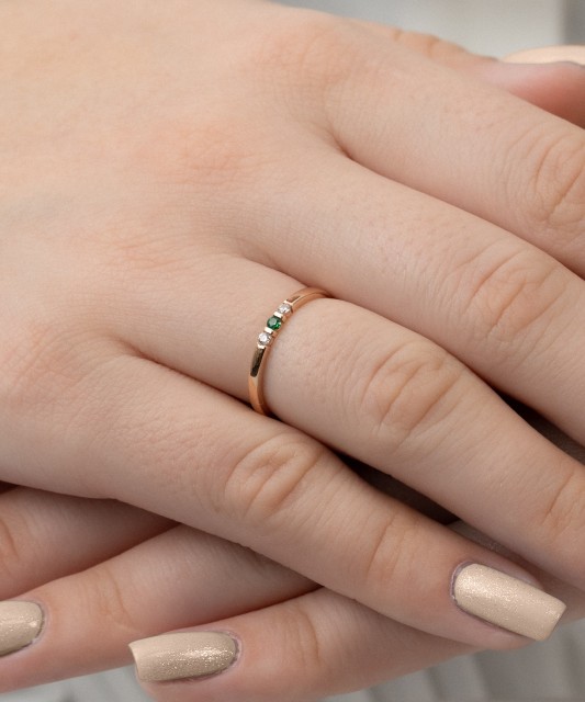 Gold ring with zircons