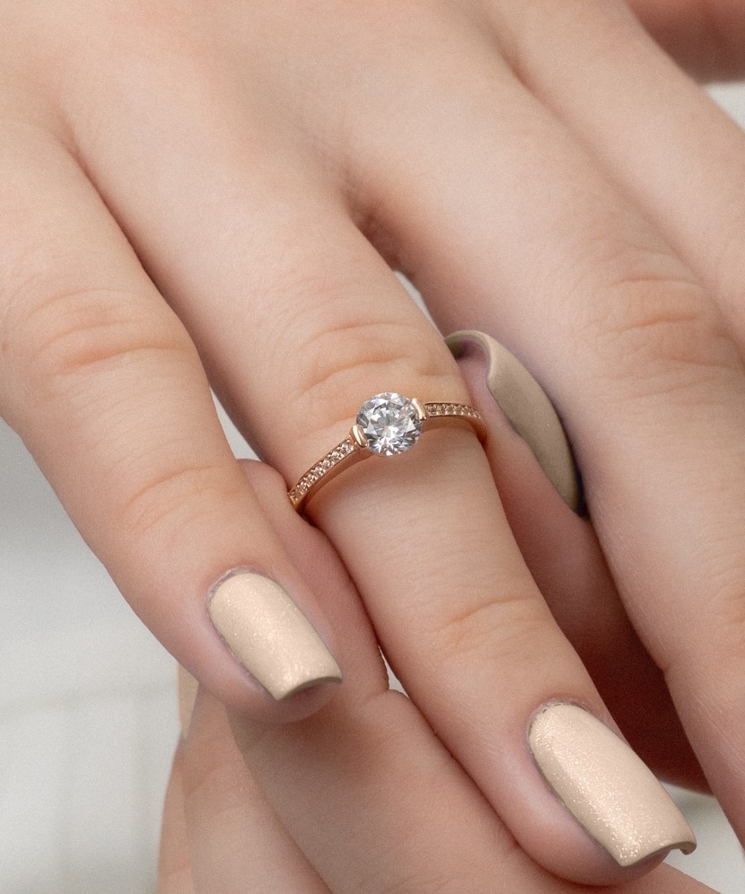 Gold ring with zircons