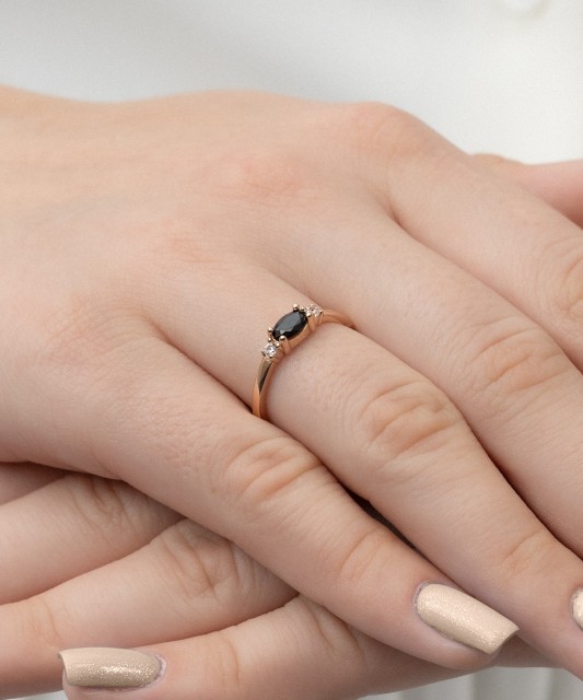 Gold ring with zircons