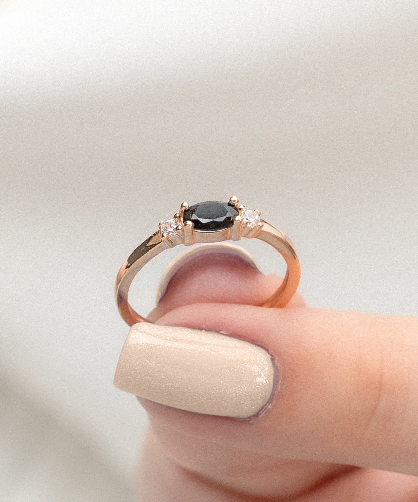 Gold ring with zircons