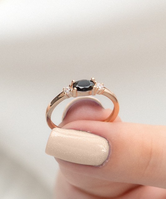 Gold ring with zircons