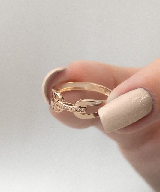 Gold ring with zircons