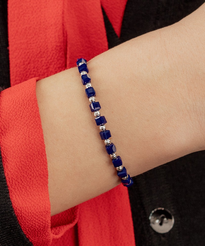 Musta lanka Rannekoru hopeallaja onyxilla