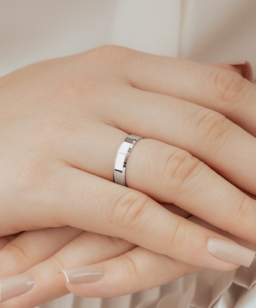 White Gold wedding ring 4.5mm with comfort