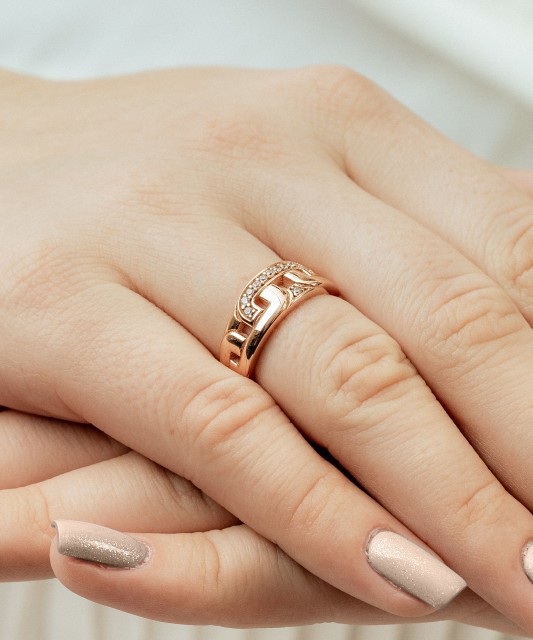 Gold ring with zircons