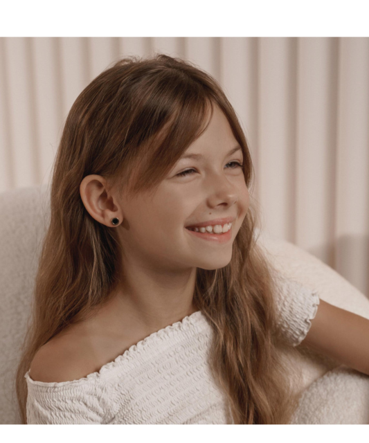 Kullatut hopeiset korvakorut onyksilla