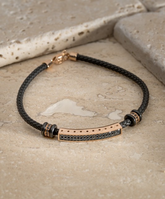 Kultainen rannekoru zirkoneilla