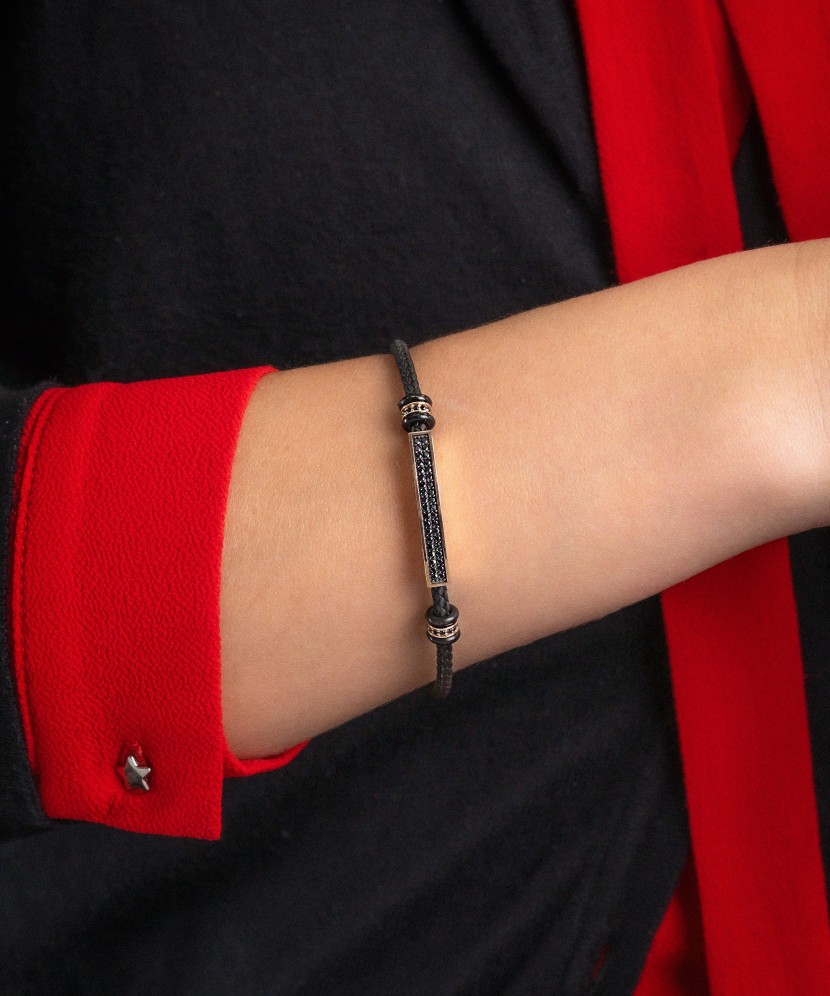 Gold bracelet with zircons