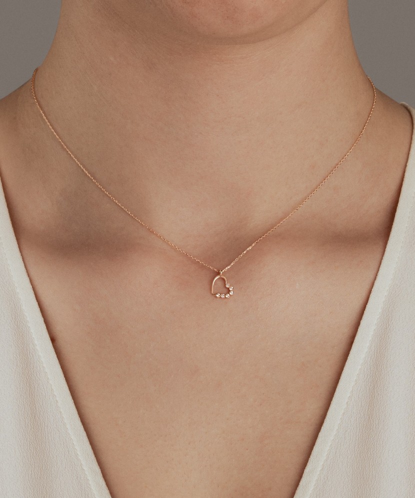Gold chain with zirconium pendant "heart"