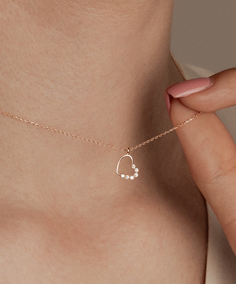 Gold chain with zirconium pendant "heart"