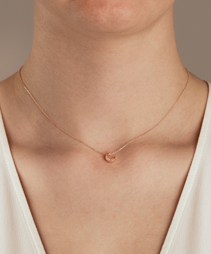 Gold chain with pendant "moon"