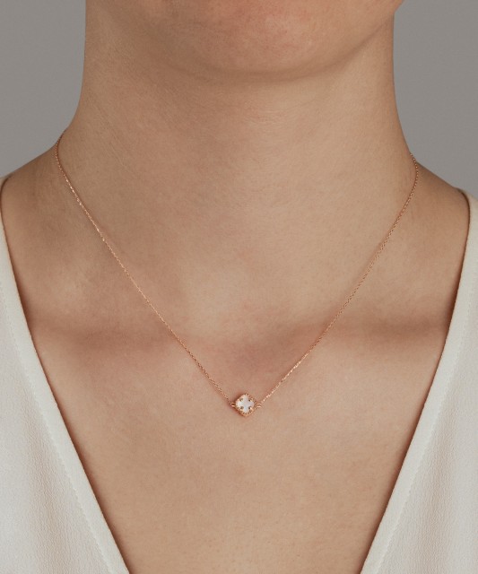 Gold chain with enamel pendant