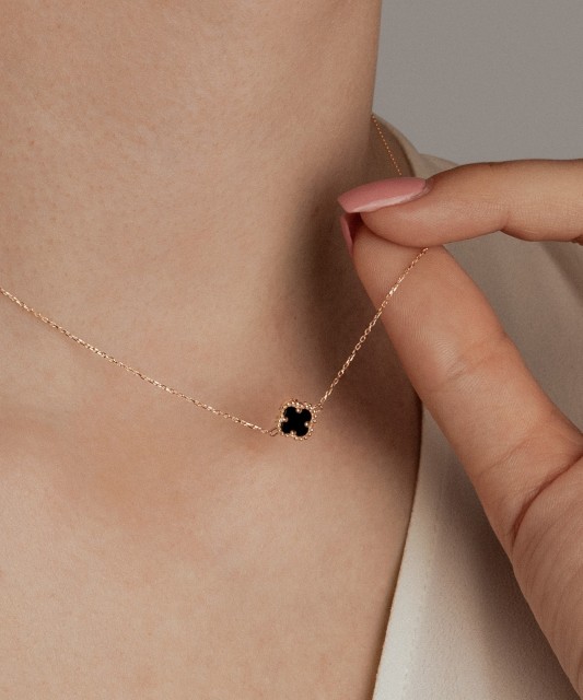 Gold chain with onyx pendant