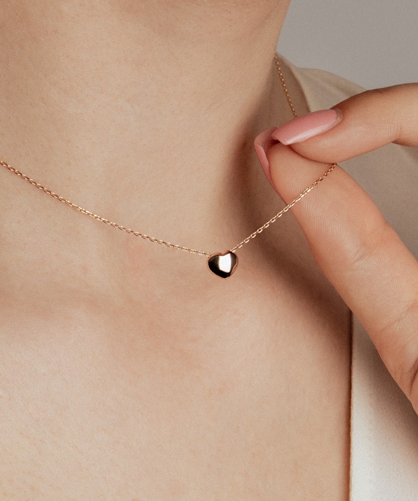 Gold chain with pendant "heart"