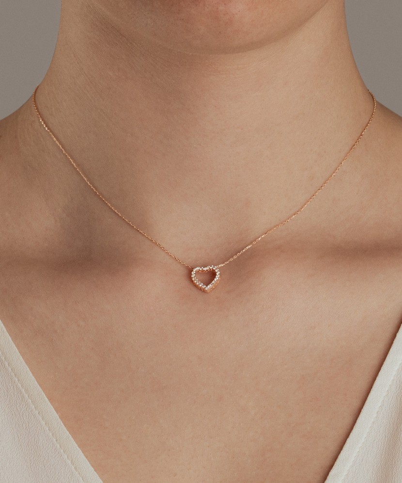 Gold chain with zirconium pendant "heart"