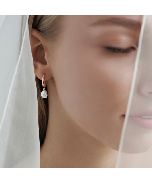 Kullatut hopeiset korvakorut Keshi-helmillä