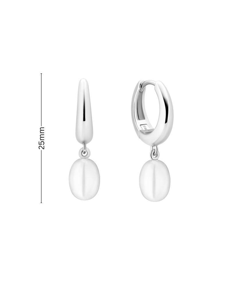 Hopeiset korvakorut helmillä