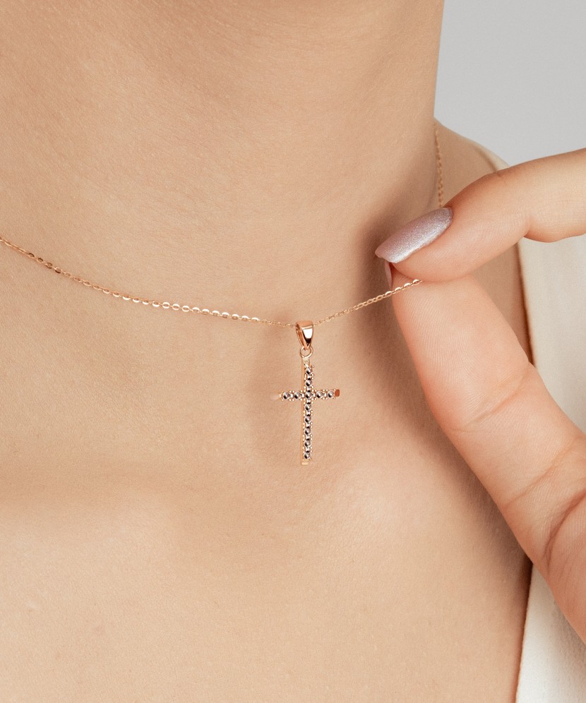 Kultainen riipus "Ylittää"